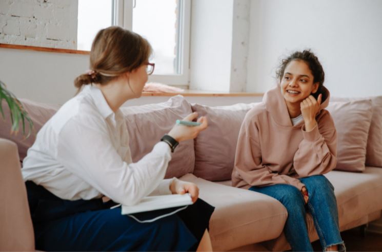 How A Life Coach Helps You Set Goals, Overcome Mental Blocks, And Build Sustainable Habits 