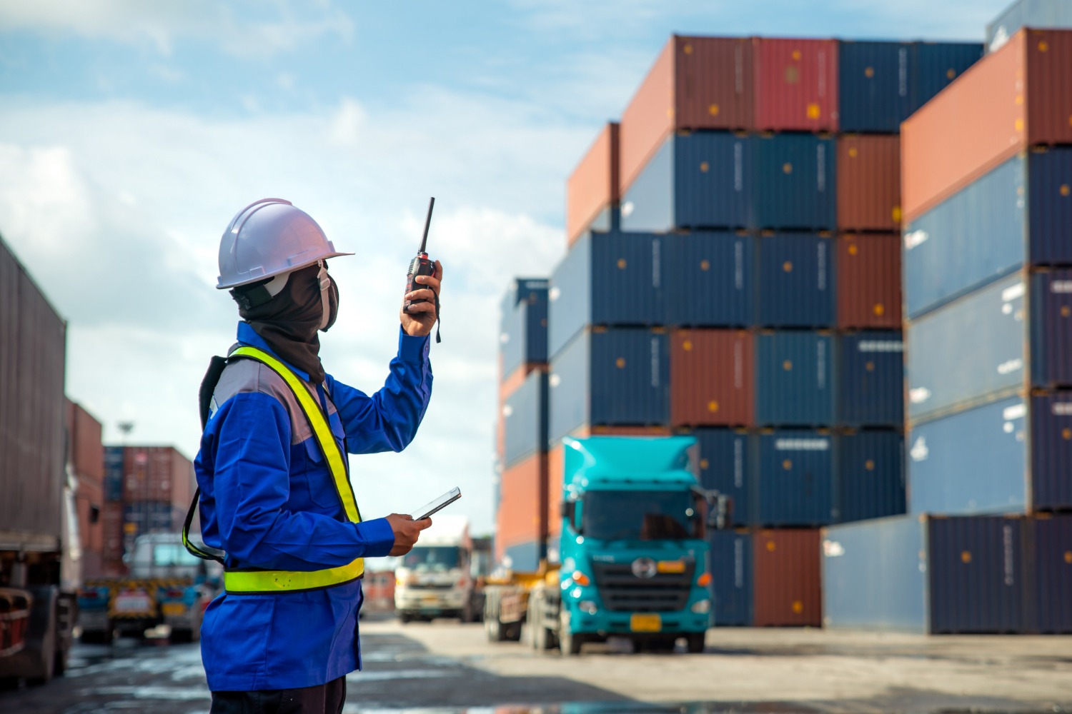 Navigating the Complexities of UK Customs Clearance: A Comprehensive Guide for Small Businesses Importing from China and the EU