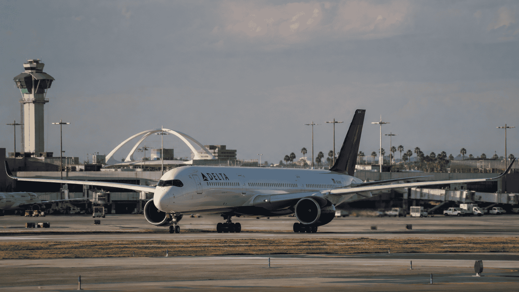 Delta Flight DL275 Diverted LAX