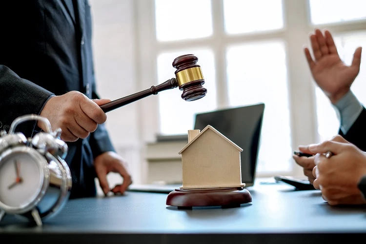 How to Choose the Right Real Estate Lawyer for Your Property Investment 