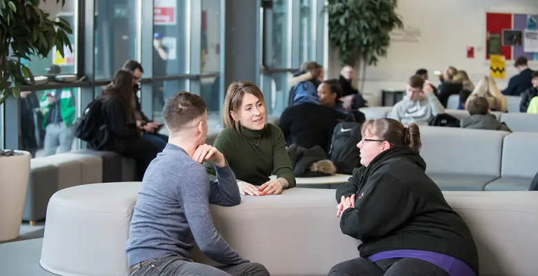 How Can Students Prepare for University Life in Edinburgh?
