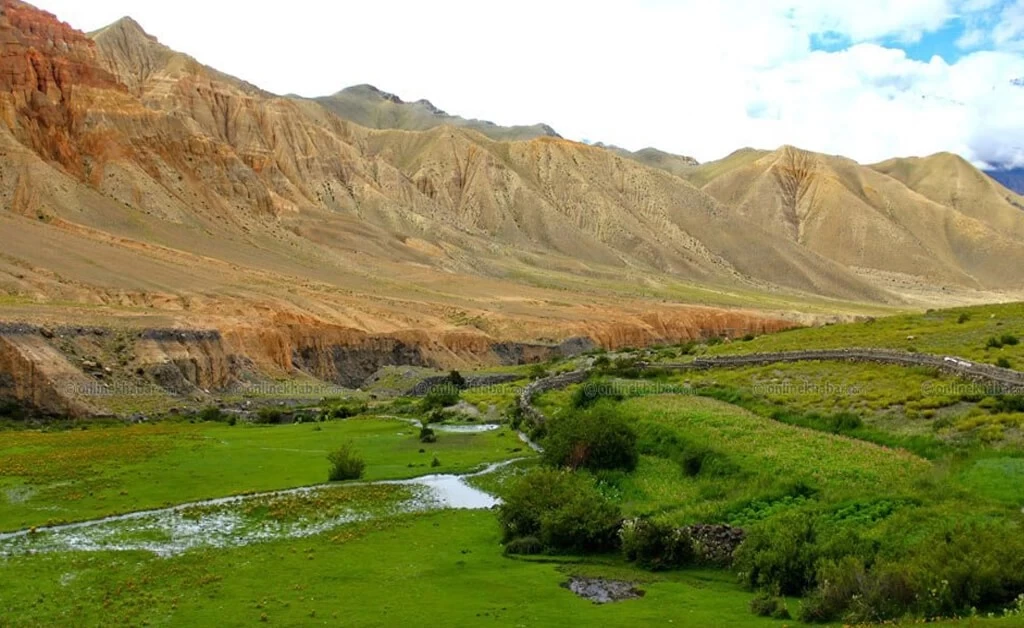 Upper Mustang trekking